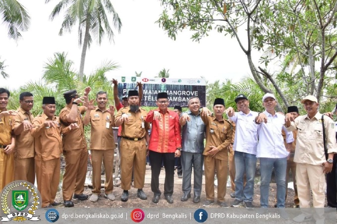Wakil Ketua DPRD Kabupaten Bengkalis Sofyan dan Firman menghadiri peluncuran Restorasi Mangrove, Pengenalan Produk Ekonomi dari BUMDes Gading Emas serta Peluncuran Program Ketahanan Pangan.